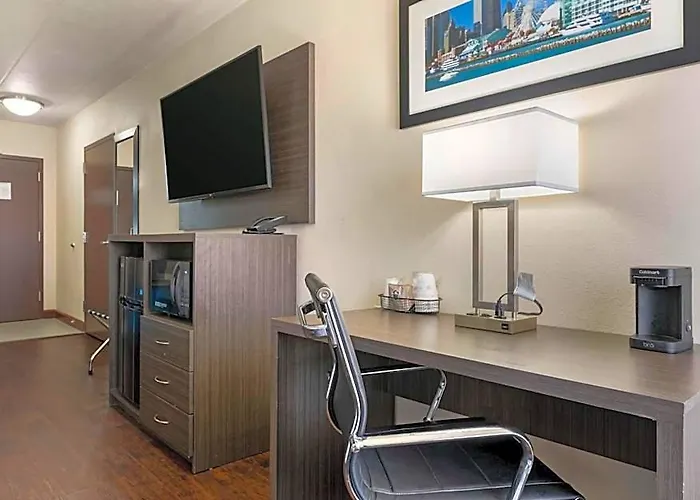 Western Chicago Southland 3* South Holland
